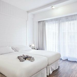 Habitación con 2 Camas Individuales Adaptada para Discapacitados